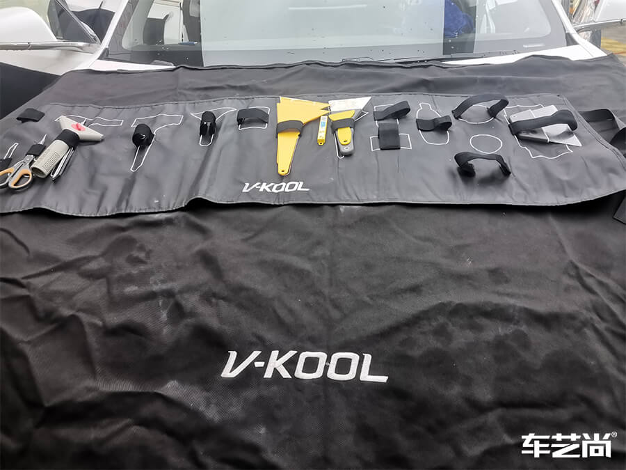 上海車藝尚為特斯拉 Model3施工威固玻璃膜（2）