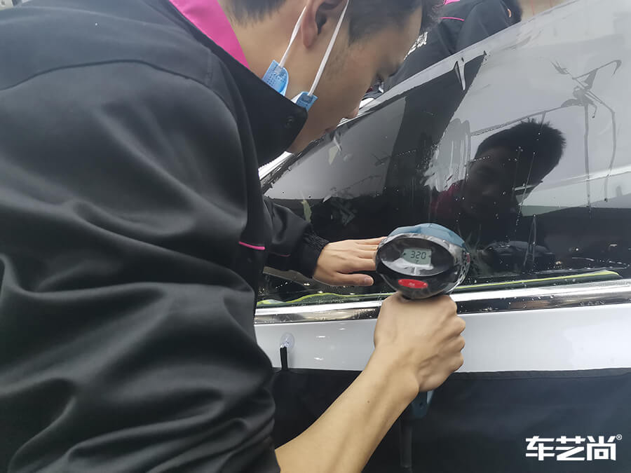 上海車藝尚為特斯拉 Model3施工威固玻璃膜（5）