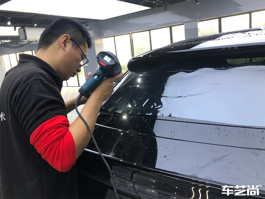 保時(shí)捷卡宴為什么選擇車藝尚施工玻璃膜？（4）