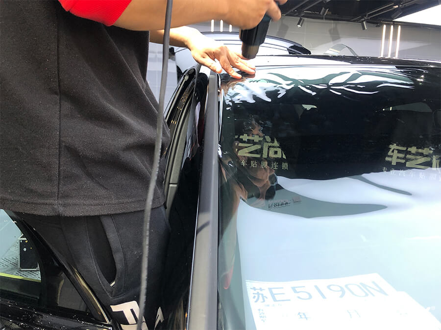 保時(shí)捷卡宴為什么選擇車藝尚施工玻璃膜？（5）
