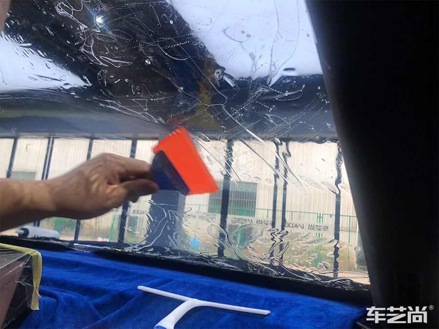 小鵬 P7極致防護(hù)，選擇車藝尚施工威固隔熱膜（9）