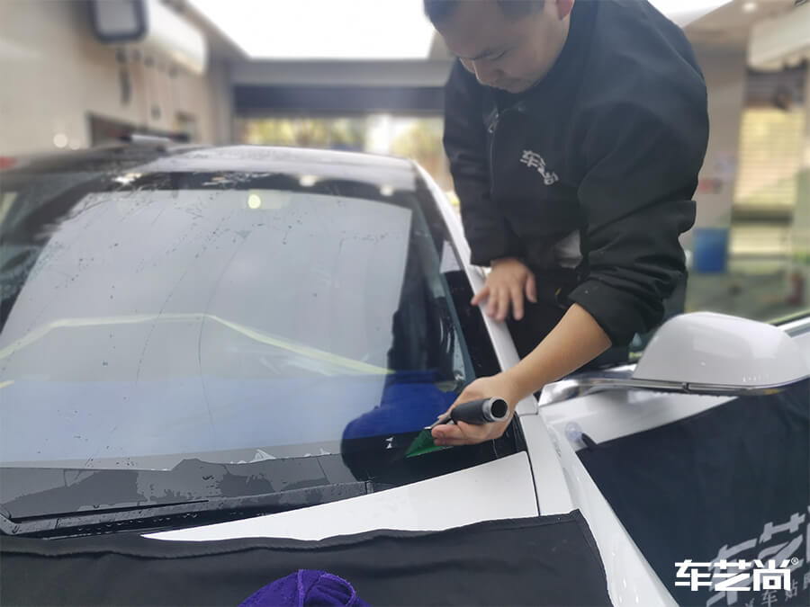 上海車藝尚為特斯拉 Model3施工威固玻璃膜（3）