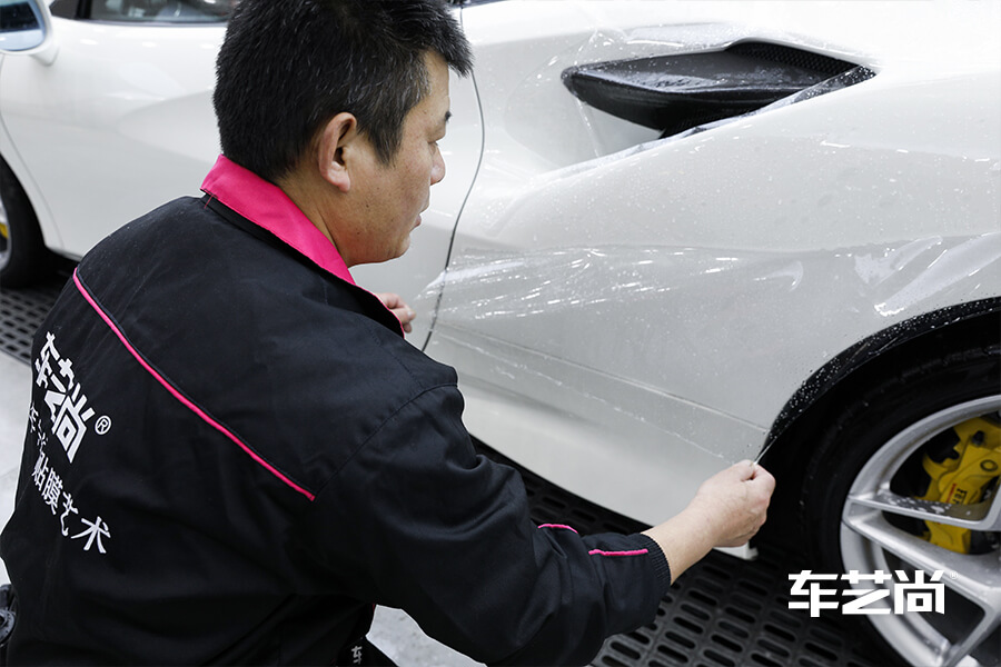 當(dāng)家跑車法拉利 選擇車藝尚裝貼威固隱形車衣（2）