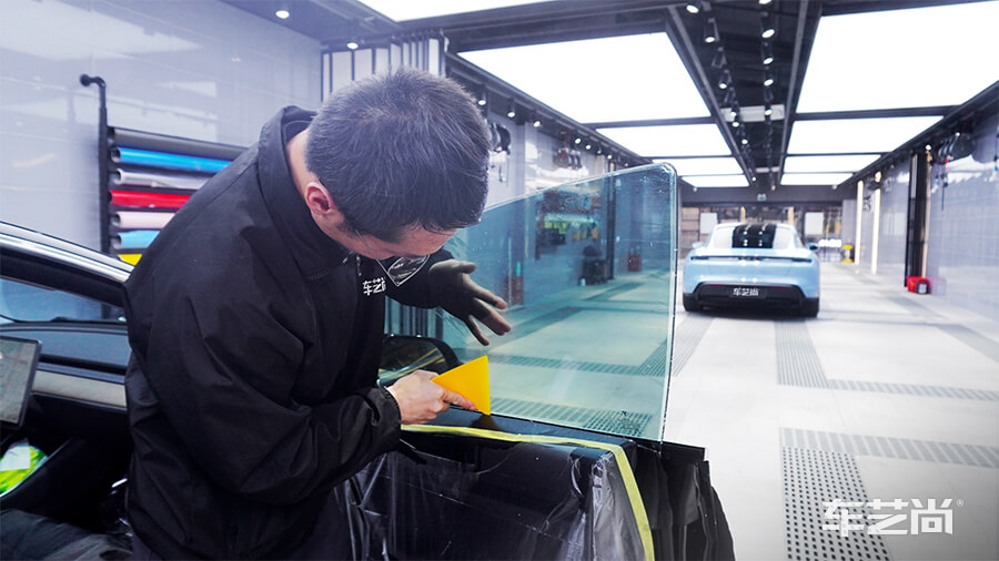 特斯拉Model 3選擇車藝尚施工威固隔熱膜施工案例（6）