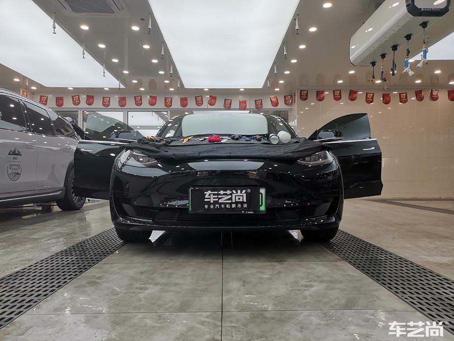 特斯拉Model 3施工威固隔熱膜過程展示（圖二）