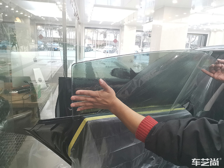 特斯拉Model 3施工威固隔熱膜過程展示（圖十二）