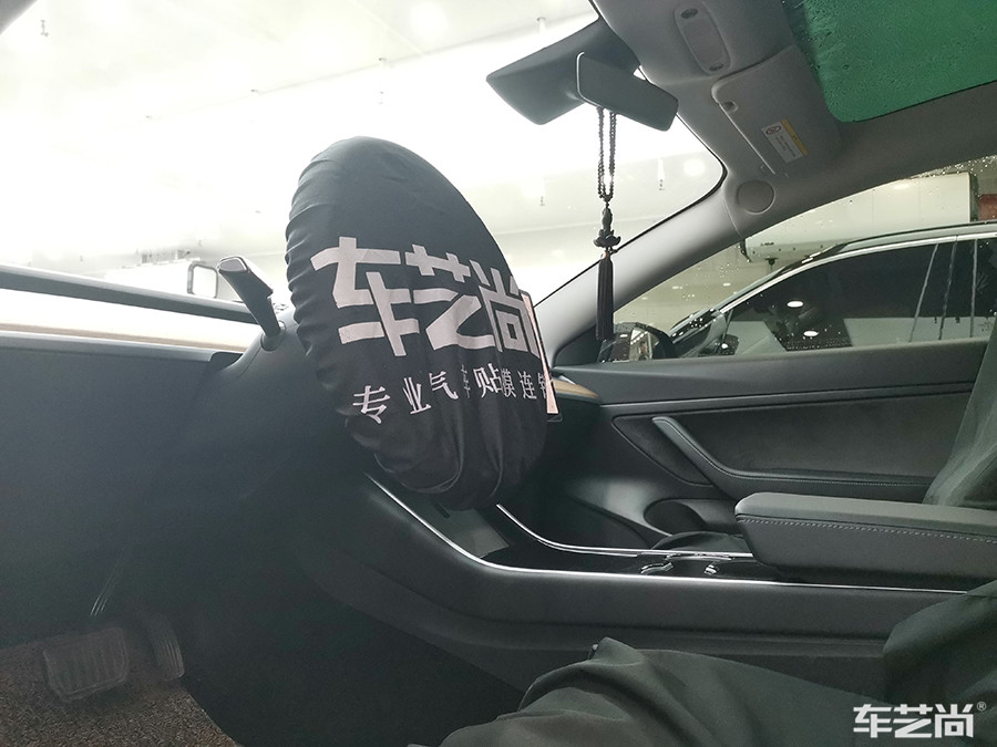 特斯拉Model 3施工威固隔熱膜過程展示（圖三）