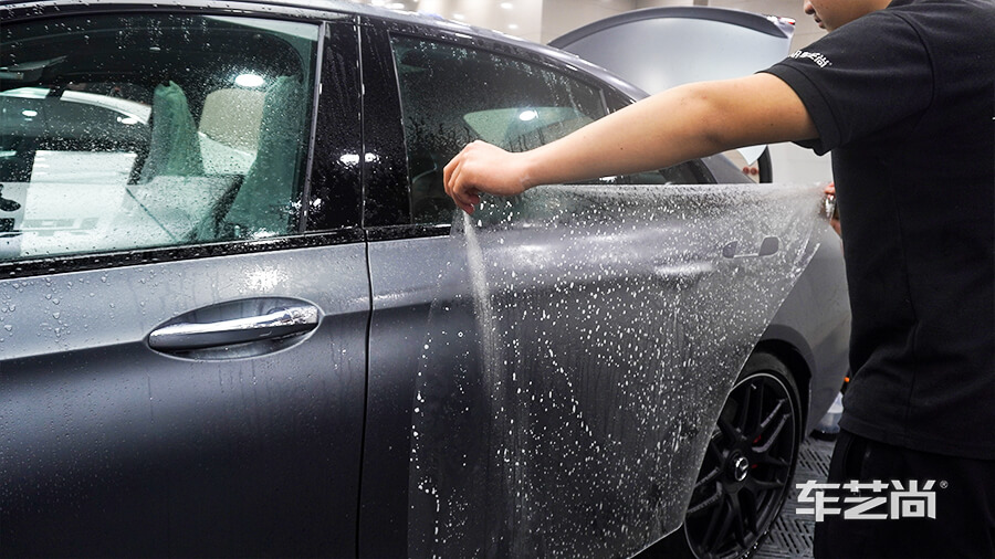 奔馳AMG E63施工威固漆面保護膜過程（圖二）