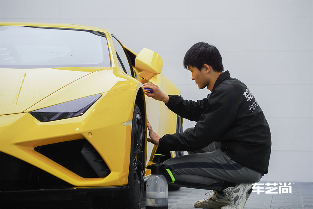 蘭博基尼URUS裝貼威固隱形車衣施工流程（2）