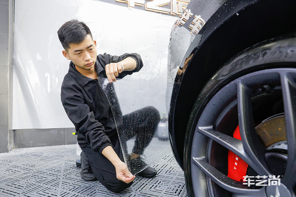 特斯拉Model 3施工威固漆面保護(hù)膜過(guò)程展示（九）