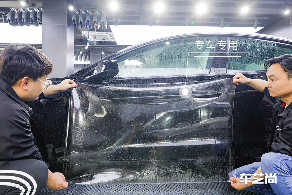 特斯拉Model 3施工威固漆面保護(hù)膜過(guò)程展示（四）