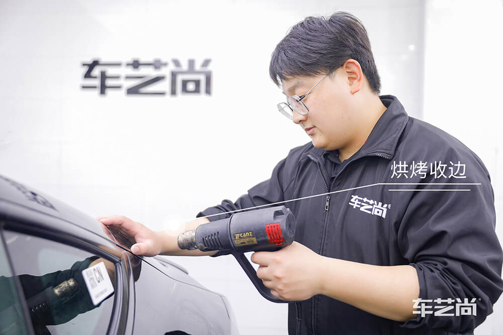 特斯拉Model 3施工威固漆面保護(hù)膜過(guò)程展示（十一）