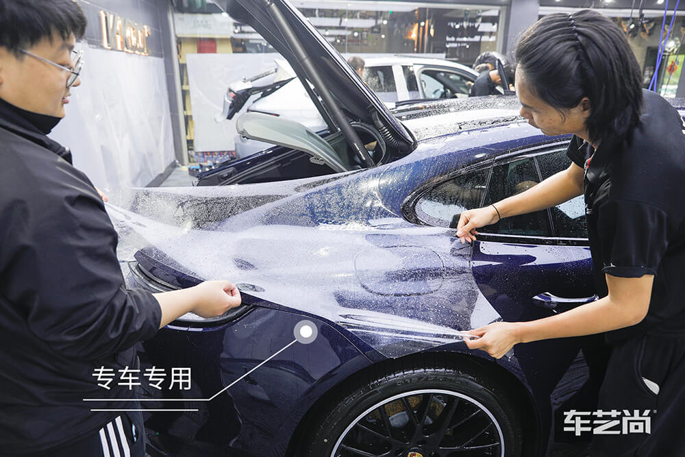 保時(shí)捷帕拉梅拉施工威固漆面保護(hù)膜過程展示（圖四）