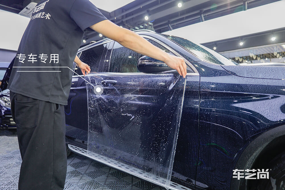 奔馳GLC300L施工威固漆面保護(hù)膜過程展示（二）