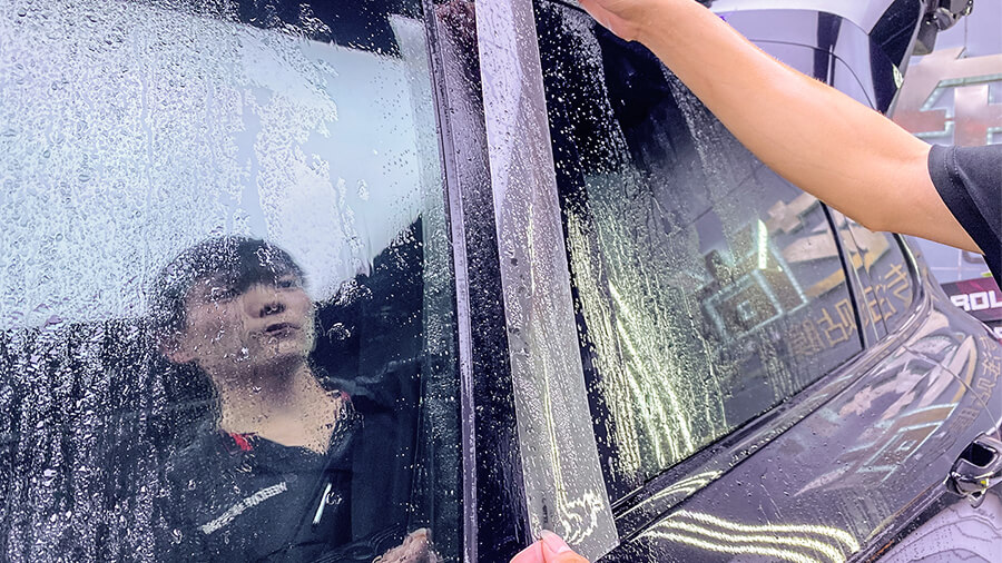 保時(shí)捷GTS黑色施工威固隱形車(chē)衣V100案例（圖4）