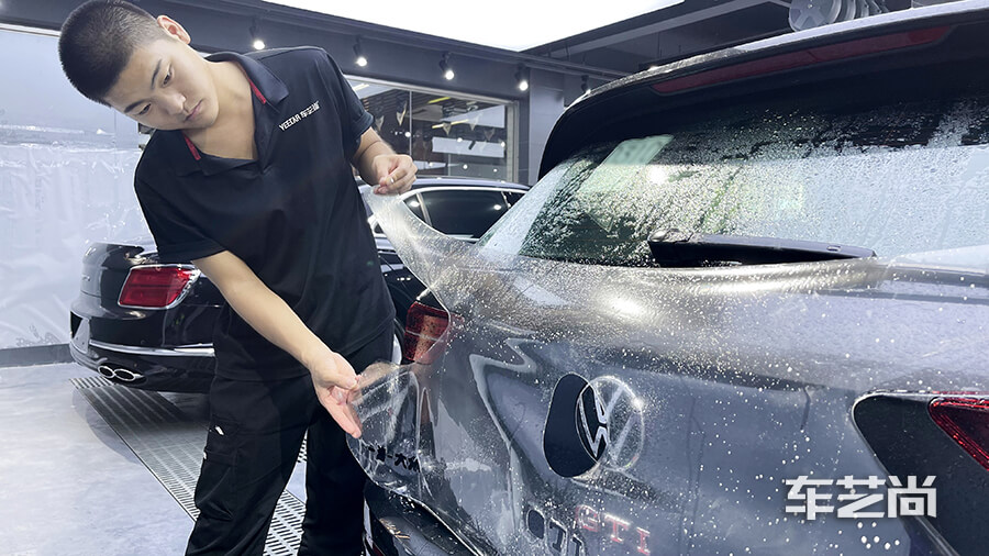 高爾夫gti 黑色施工威固隱形車衣案例（圖4）