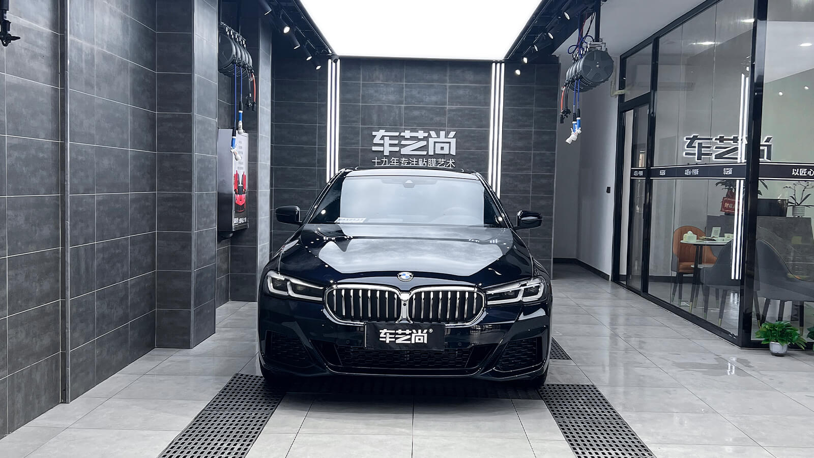 寶馬五系黑色施工威固隱形車(chē)衣案例
