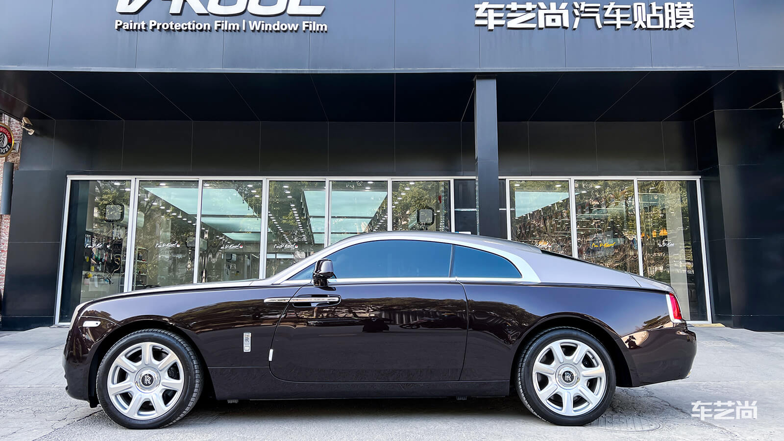 比亞迪仰望U8上海施工威固啞光車(chē)衣貼膜案例