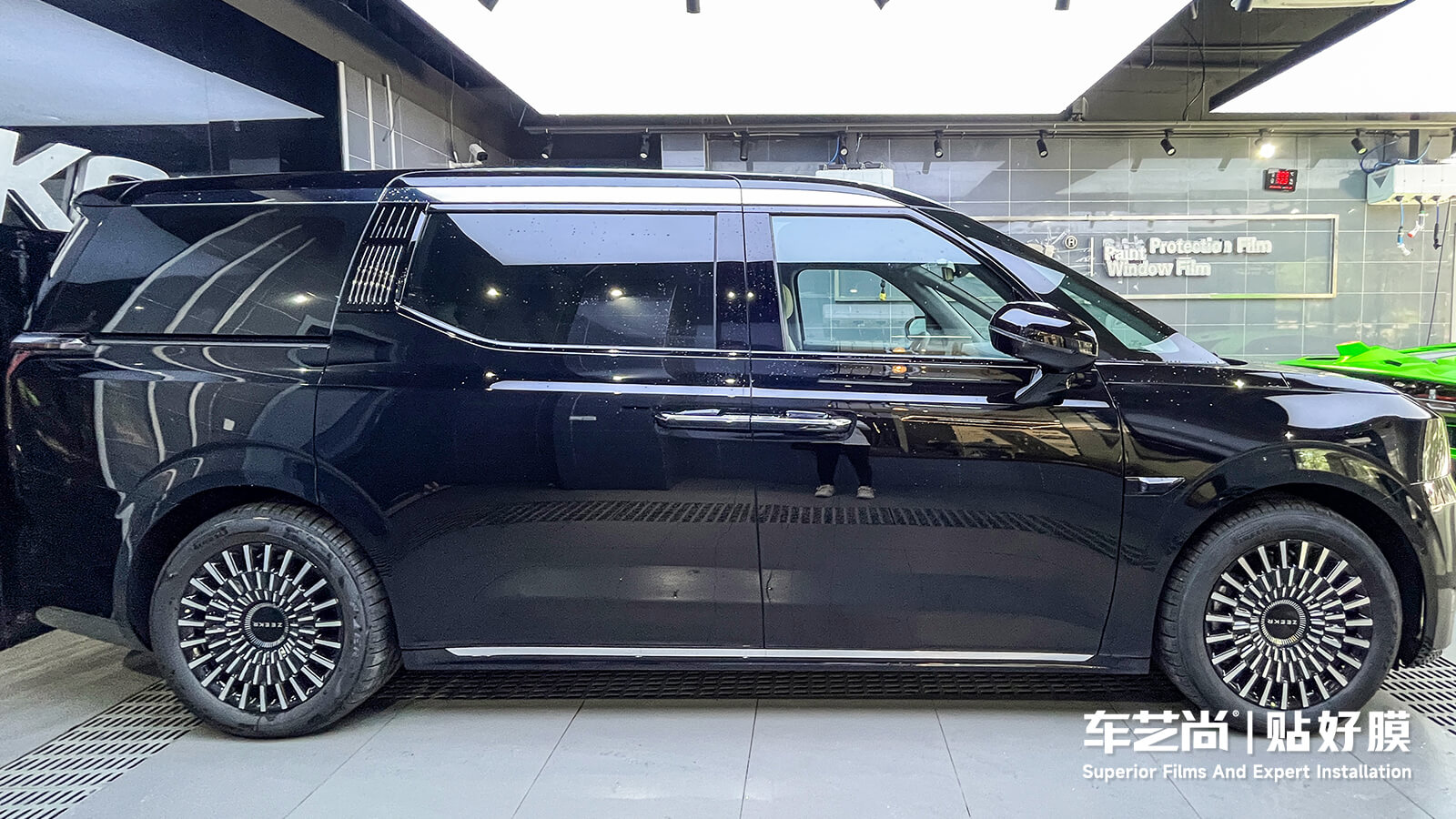 南京極氪009車主必看！威固隔熱膜專業(yè)施工，就選車藝尚！
