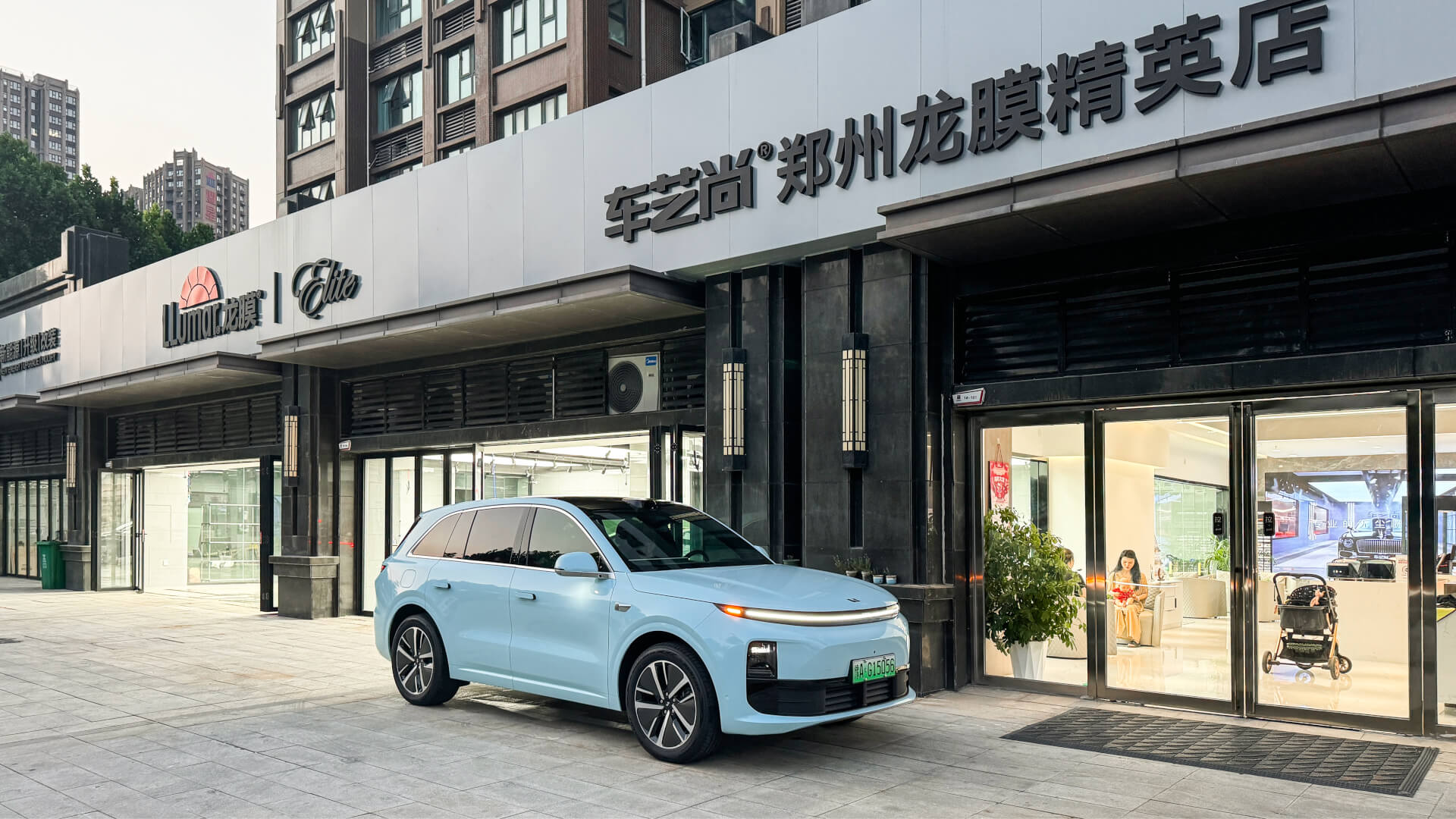 車(chē)藝尚鄭州店｜龍膜官方授權(quán) + 無(wú)塵施工 + 透明化 + 交車(chē)儀式 + 售后保障